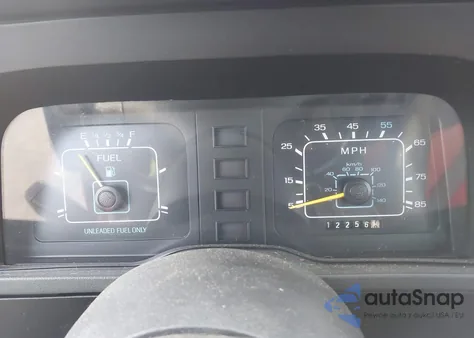 1988 Ford Escort Gl z USA, uszkodzony, nr VIN 1FAPP2599JW197669